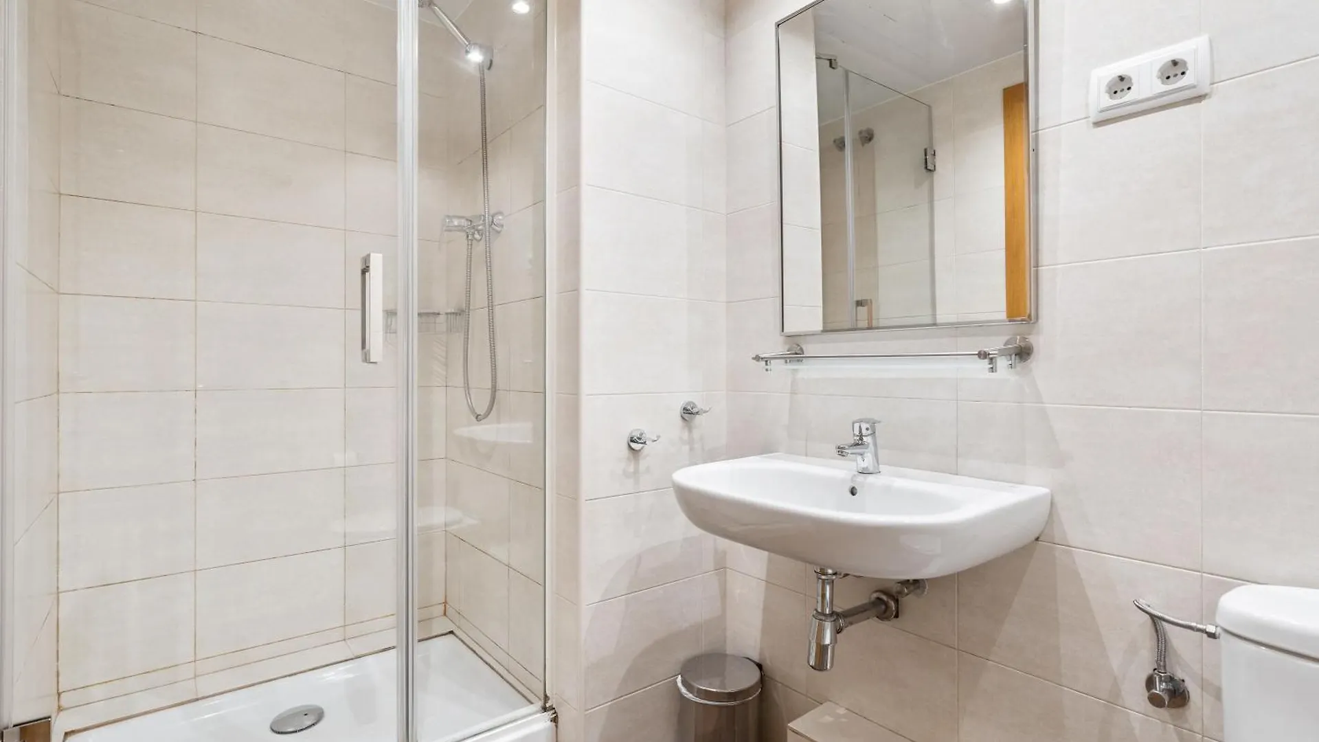 Flateli Pelayo H2 Apartment Barcelona Spain